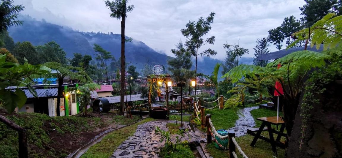 Tube Bromo Homestay Probolinggo Exterior photo